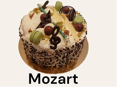 Mozart - Világos piskóta karikát sütünk alapként,melyet három részre vágunk,a lapokat ét csoki ganachezsal kenjük le,majd darált pisztáciával szórjuk meg,egy réteg csoki és egy réteg pisztáciás krémmel töltjük meg.A díszítésként használt csokoládé hegedű és a violin kulcsok pedig megadják a torta hangulatát.